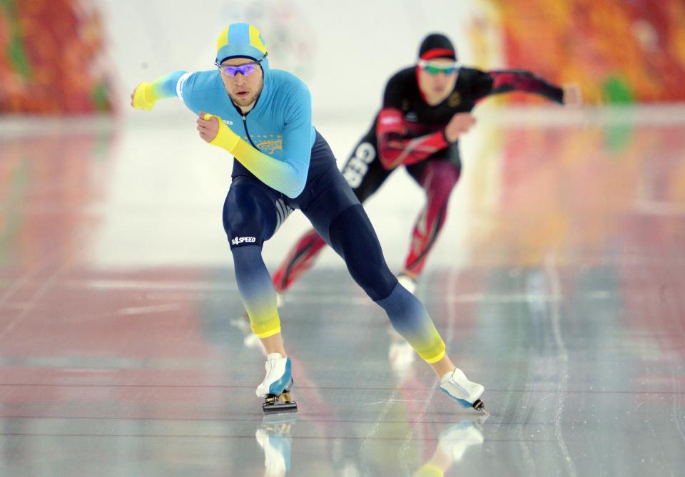 Kazakhstan's Dmitriy Babenko (L) and Germany's Patrick Beckert compete in the Men's Speed Skating 10000m at the Adler Arena during the Sochi Winter Olympics on Feb. 18, 2014.