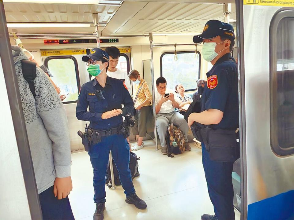 台中捷運21日驚傳砍殺事件，台北捷運沿線加強警力及保全巡邏。（本報資料照片）