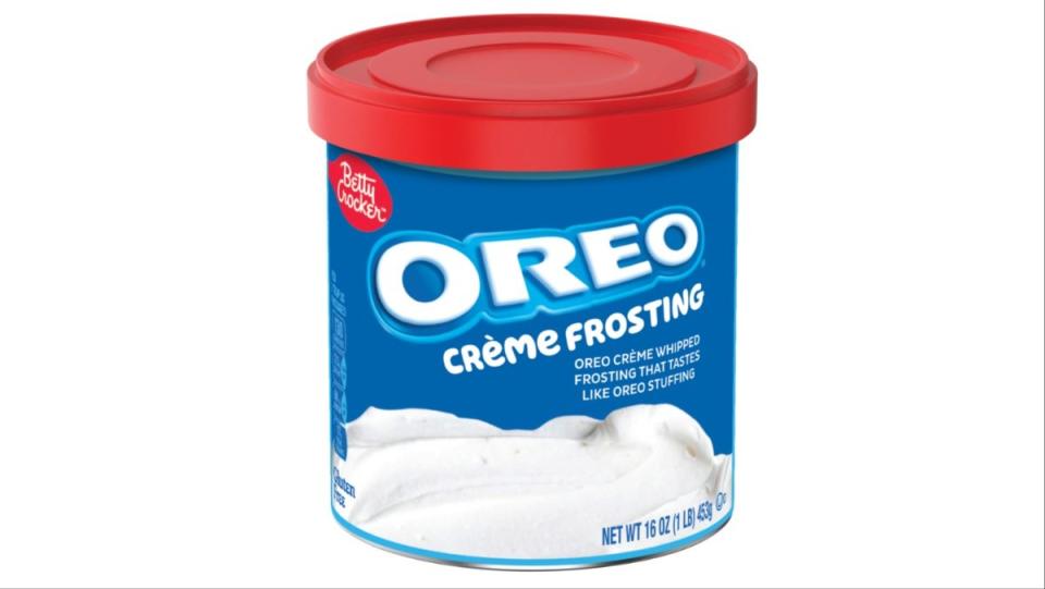 Oreo betty crocker creme frosting in a tub