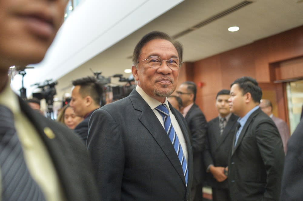 Datuk Seri Anwar Ibrahim leaves after answering media questions at the Parliament building in Kuala Lumpur November 20, 2019. — Picture by Shafwan Zaidon