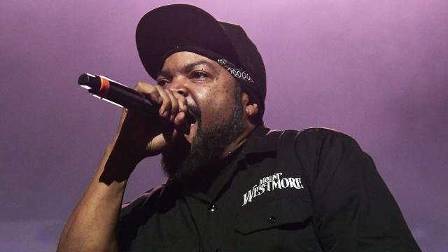 Ice Cube vừa phát hành album mới đầy thú vị! Nghệ sĩ rap huyền thoại không hề chấp nhận sự im lặng và trở lại với một sản phẩm mang tính chất tiêu biểu cho sự đổi mới của âm nhạc. Hãy xem ảnh để tìm hiểu thêm.