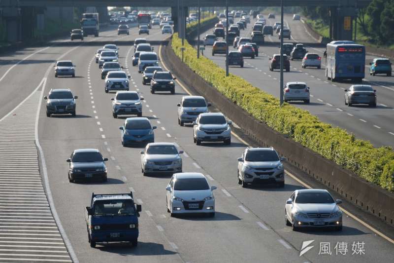 20201004-中秋連假即將結束，國道雖湧現收假車潮，但車流大致順暢。（盧逸峰攝）