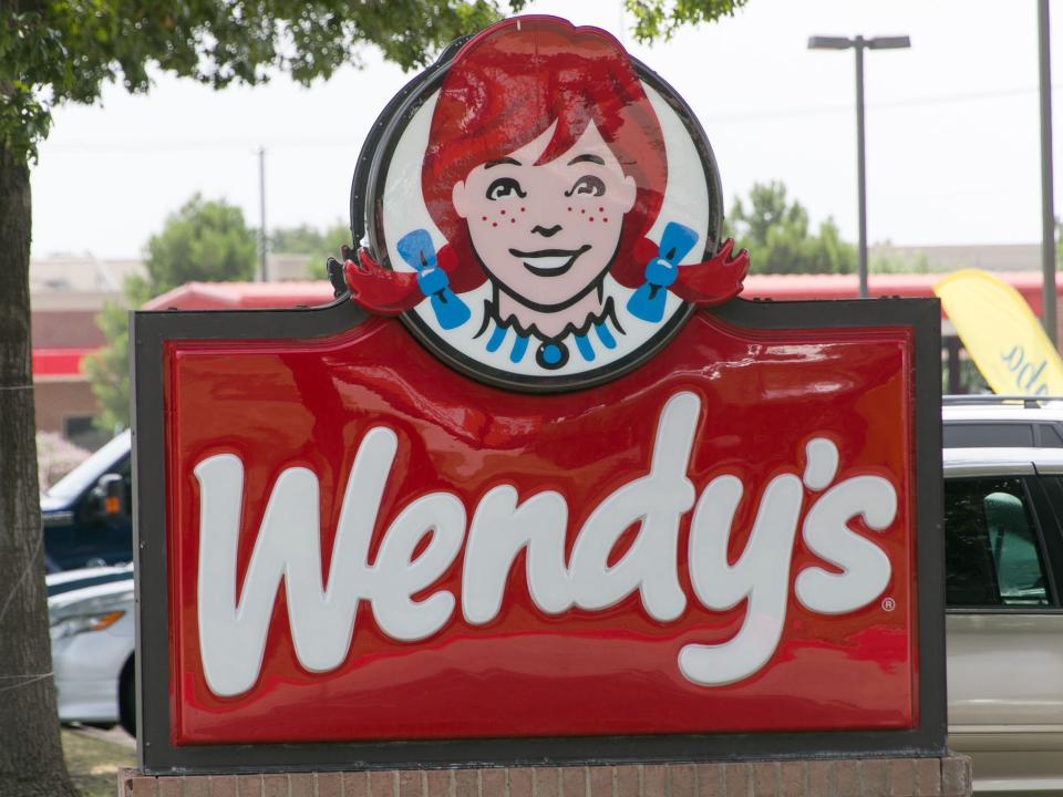 a wendy's sign