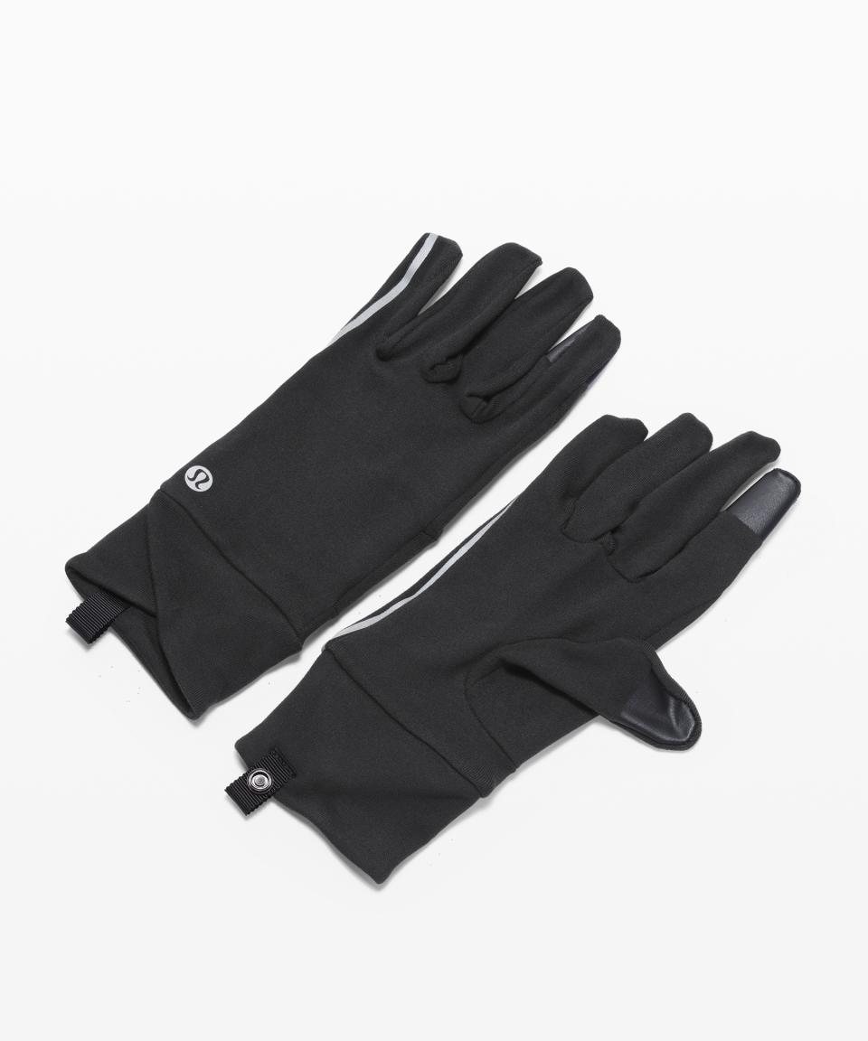 Cross Chill Run Gloves. Image via Lululemon.