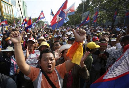 Supporters of the opposition Cambodia National Rescue Party (CNRP) march along a street during a protest in Phnom Penh December 29, 2013. REUTERS/Stringer