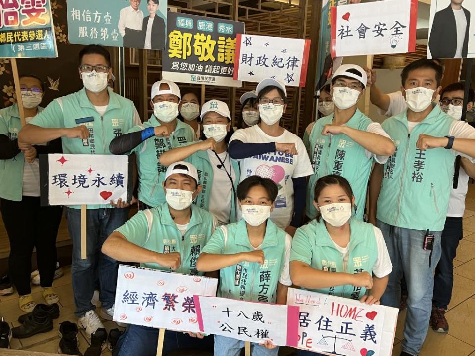 台灣民眾黨「大眾走」到員林，宣揚「台灣永續、世代共行」。（記者吳東興攝）