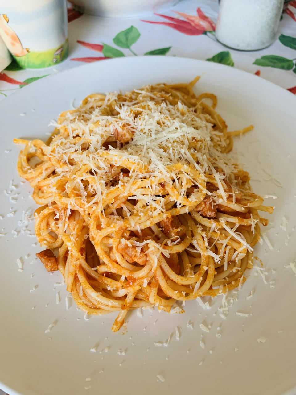 Spaghetti with tomato sauce.