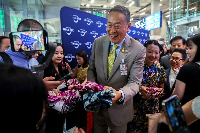 泰國總理力圖振興觀光業 首批免簽中國旅客抵曼否
