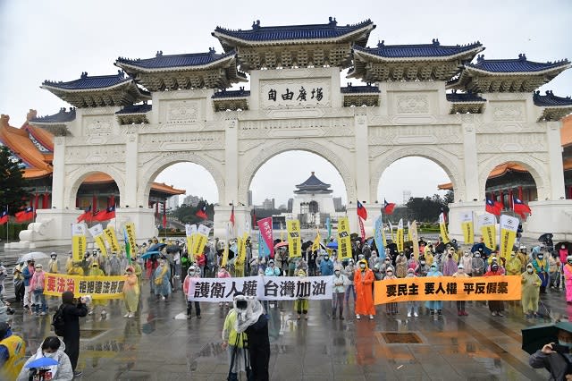 台灣光復節民團誓言光復人權　法稅戰車南北大串聯