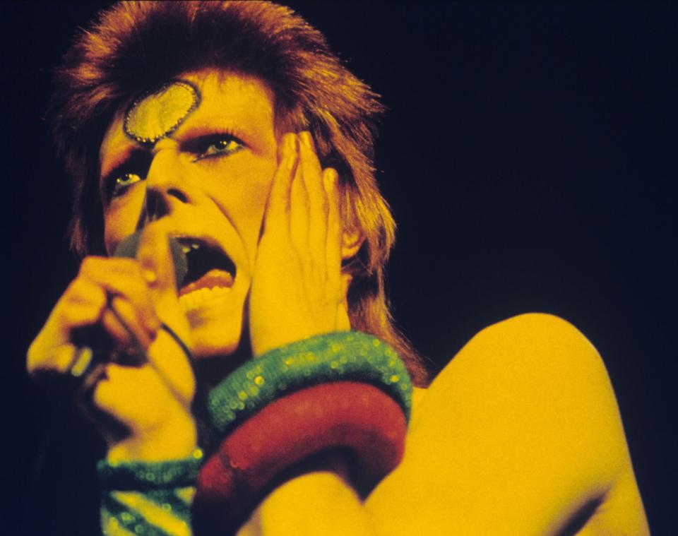 LONDON - MAY 12: David Bowie performs live on stage at Earls Court Arena on May 12 1973 during the Ziggy Stardust tour (Photo by Gijsbert Hanekroot/Redferns)