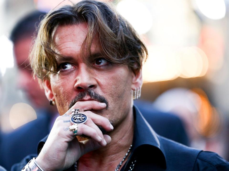 Johnny Depp asiste al estreno de ‘Pirates Of The Caribbean: Dead Men Tell No Tales’ de Disney en 2017 (Getty Images)