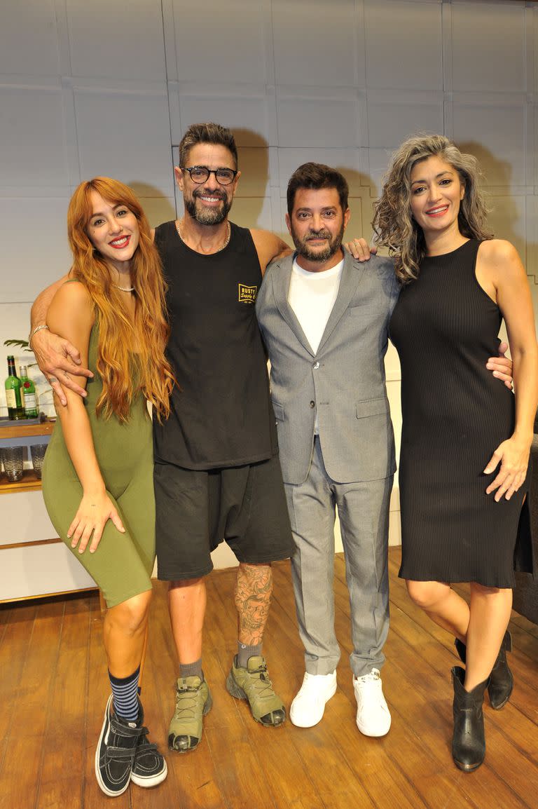 El divorcio llega a la calle Corrientes con una nueva incorporación en el elenco; a Luciano Castro, Pablo Rago y Carla Conte ahora se suma Flor Vigna, quien vuelve a las tablas después de varios años de pausa actoral 