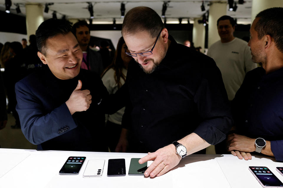 TM Roh, President and Head of Mobile eXperience Business at Samsung Electronics, Cristiano Amon, President & CEO Qualcomm Incorporated and Hiroshi Lockheimer, SVP, Platforms & Ecosystems at Google, shows off new Galaxy S23 series phones as Samsung Electronics unveils its latest flagship smartphones in San Francisco, California, U.S. February 1, 2023. REUTERS/Peter DaSilva REFILE - CORRECTING ID