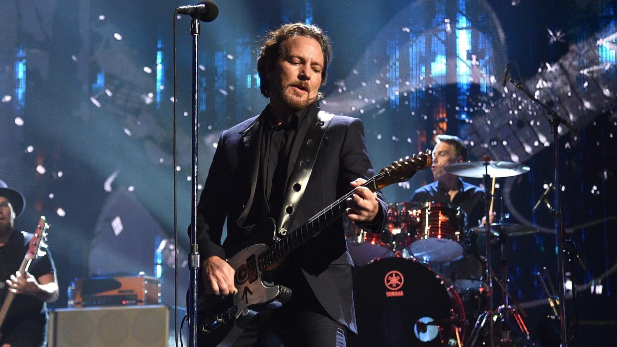 Inductee Eddie Vedder of Pearl Jam performs at the 2022 Rock & Roll Hall of Fame inducution ceremony. 