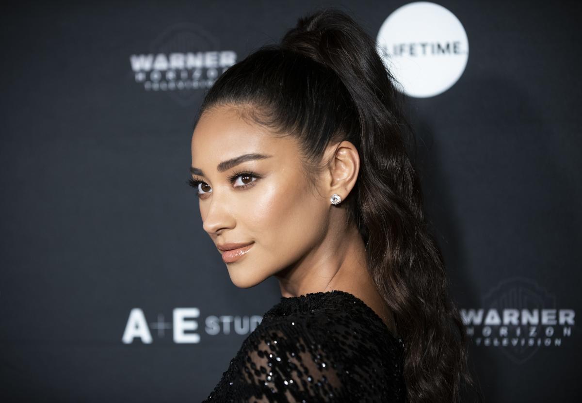 Shay Mitchell Revealed She Had A Miscarriage In 2018 We Are All On This Journey Together