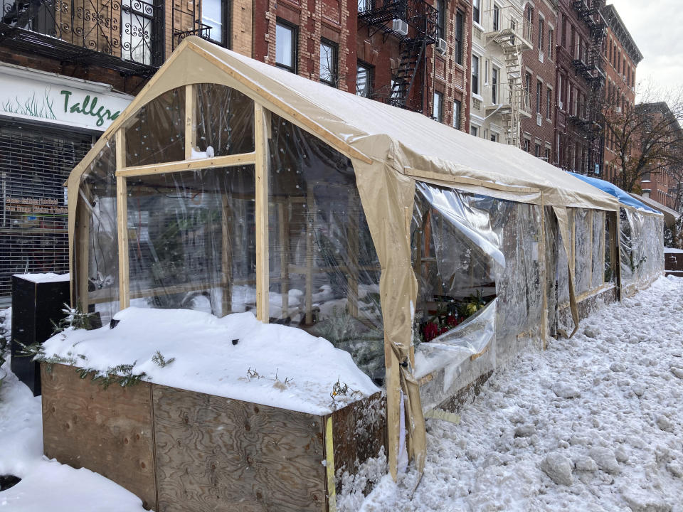 Photo by: STRF/STAR MAX/IPx 2020 12/17/20 Restaurants in New York City continue to suffer economic hardship during the coronavirus pandemic. Freezing temperatures, a Nor'Easter and outdoor only dining have only made matters worse. Many have been unable to weather the storm and have been forced to close permanently.