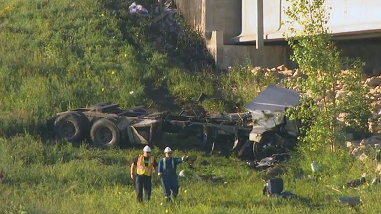 Semi-trailer crashes over side of Floodway bridge near Winnipeg