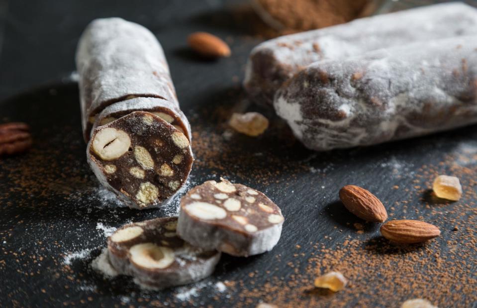 Ein leckeres Dessert: Die Schokoladensalami. (Bild: Ruslan Mitin/Shutterstock)