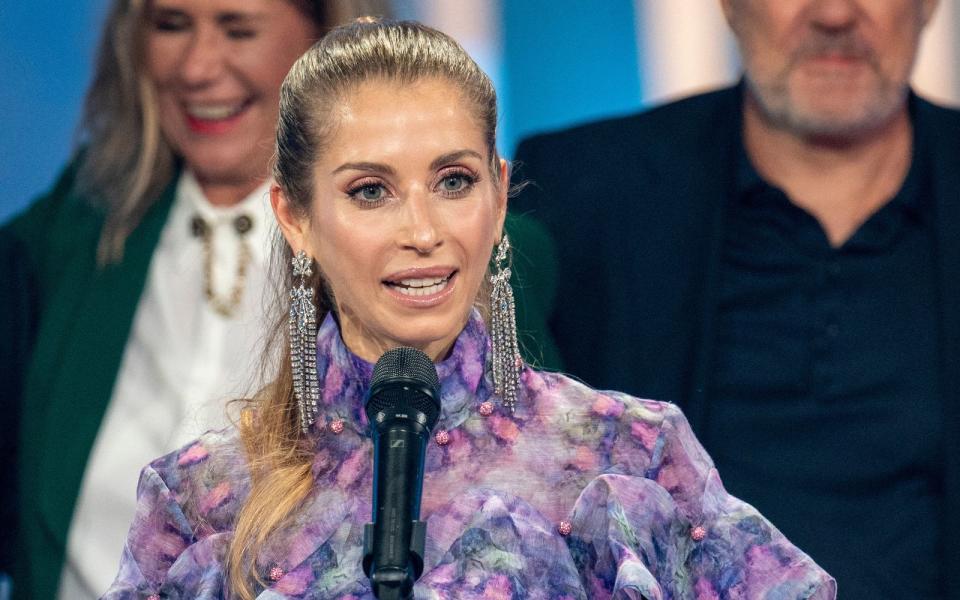 Cathy Hummels durfte für "Kampf der Realitystars" den Preis in der Kategorie "Beste Unterhaltung im Bereich Reality" entgegennehmen.  (Bild: ZDF / Sascha Baumann)