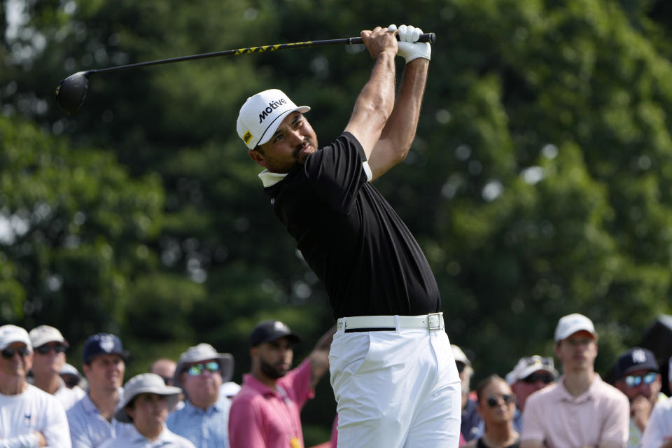 Jason Day, of Australia, tees off on the first hole during the first round of the Travelers Championship golf tournament at TPC River Highlands, Thursday, June 20, 2024, in Cromwell, Conn. (AP Photo/Seth Wenig)