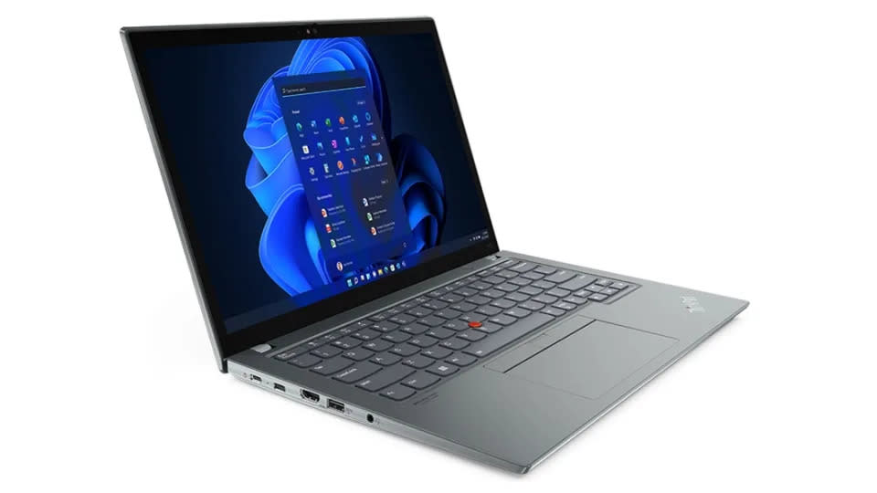 ThinkPad X13 G3 僅重 1.19kg，是一台輕便易攜的商務筆記。