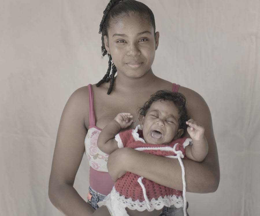 These Haunting Portraits Tell the Stories Of Teen Mothers Around The World