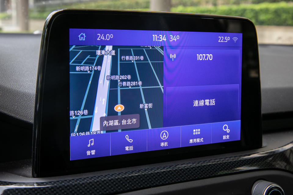 車機同樣是 8 吋 LCD 觸控螢幕搭配 SYNC 3 娛樂通訊整合系統，也有 Apple CarPlay / Android Auto / 原廠中文衛星導航系統。