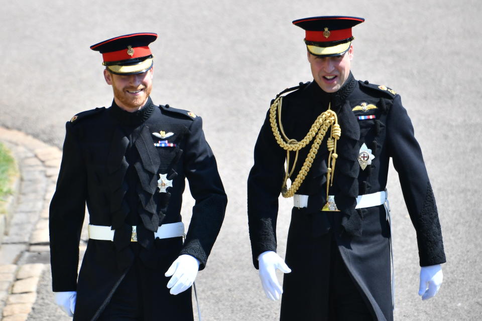 “Meine Hose ist zu eng”: Vor der Hochzeit scherzte Harry noch mit seinem Bruder und Trauzeugen Prinz William (Bild: Getty Images)