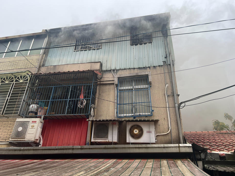 桃園市大溪區三元三街一處民宅，今日發生火警，3歲女童不幸死亡。（圖：翻攝）