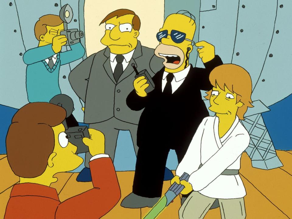 In Staffel zehn wird Homer "Der unerschrockene Leibwächter": Nachdem er bei einer Sci-Fi-Convention "Star Wars"-Legende Mark Hamill (Bild, rechts) vor einer wild gewordenen Meute beschützt hat, engagiert ihn Bürgermeister Quimby als seinen persönlichen Bodyguard. (Bild: 20th Century Fox Home Entertainment)