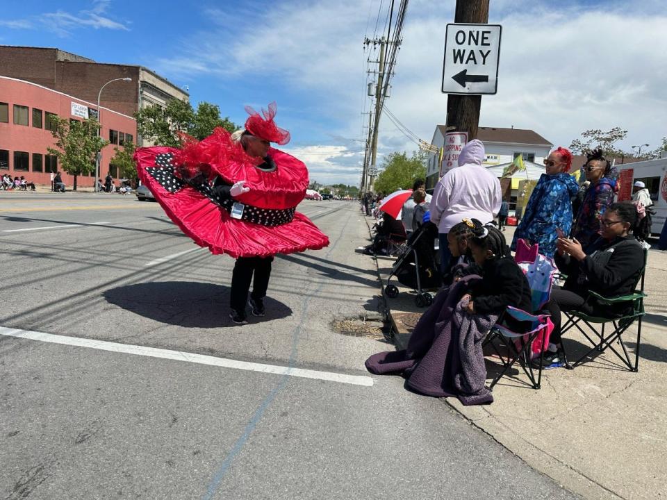 A Zoeller Pump Company Pegasus Parade participant, dressed as a large Kentucky Derby hat, greets viewers along the parade route.