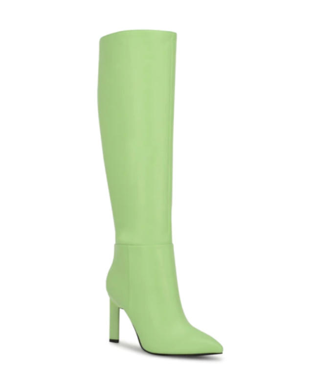 Desde 99, Pops in Neon Green Gogo Boots With Y2K-Inspired Mini Skirt &  Graphic Top, StclaircomoShops, On Cloudflow, 99 €