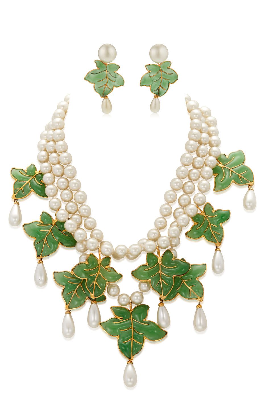 <p>Anticipated to be one of the most exciting jewelry selections in the auction, this set is estimated to be worth $4,000 to $6,000.</p>