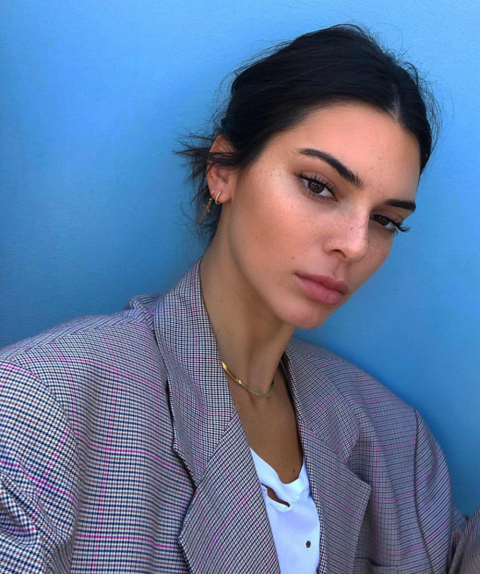 Parece que Kendall es la Kardashian que más rentabilidad le saca a sus <em>selfies</em>, ya que la supermodelo ha superado a sus hermanas con sus 15,9 millones de dólares. (Foto: Instagram / <a href="https://www.instagram.com/p/Bn37LpDjbXG/" rel="nofollow noopener" target="_blank" data-ylk="slk:@kendalljenner;elm:context_link;itc:0;sec:content-canvas" class="link ">@kendalljenner</a>)