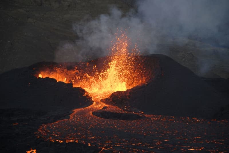 Volcanic eruption near the mountain Fagradalsfjall on the Reykjanes Peninsula southwest of Reykjavik. Finn Huwald/dpa