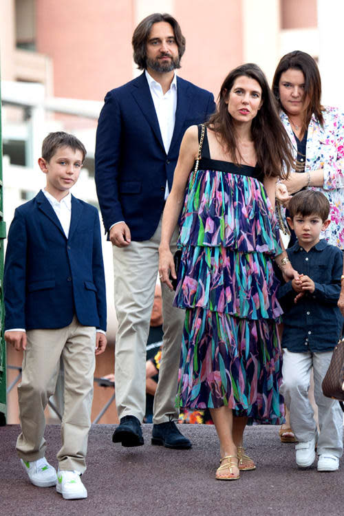 Carlota Casiraghi con su marido y sus hijos