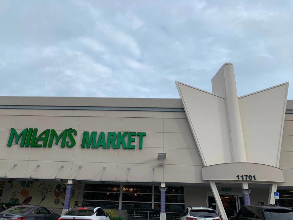 Milam's Market en Pinecrest Center, 11701 S Dixie Hwy. en Pinecrest. Esta tienda alguna vez fue un Publix.