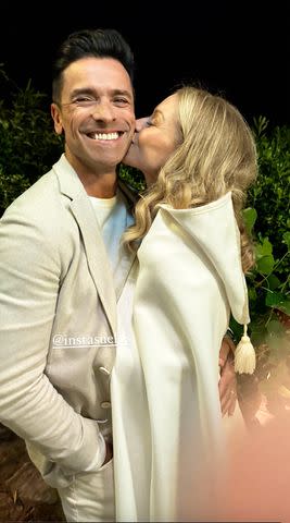 <p>Kelly Ripa/Instagram</p> Kelly Ripa gives husband Mark Consuelos a kiss on the cheek in Morocco