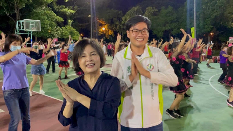 去年市議員選舉，台南第一選區立委賴惠員（左）力挺子弟兵蔡宗翰（右）投入黨內初選，因爭議選舉手法，與在地同黨議員爆發摩擦，嚴重影響人和。（圖／翻攝蔡宗翰臉書）