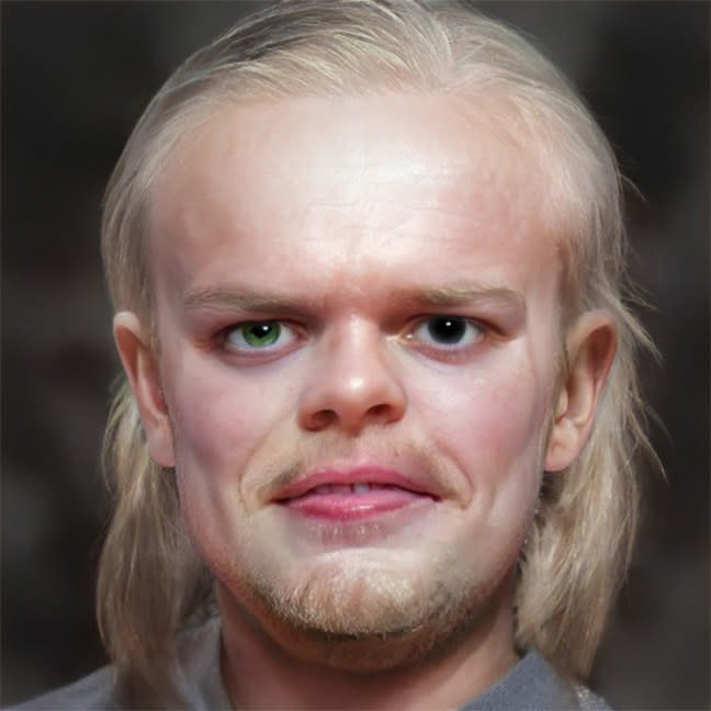 <div> <p>"Tyrion: ~24 years, mismatched green/black eyes, thin hair so blonde it's almost white, large jutting forehead, oversized head."</p> </div><span> @msbananaanna</span>