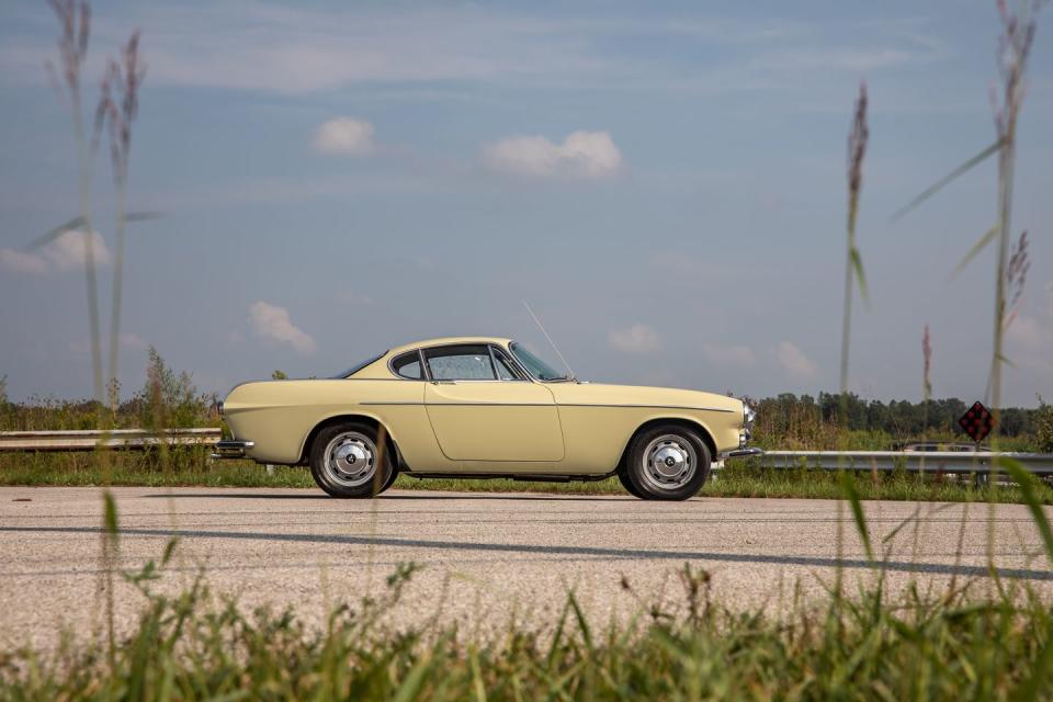 1967 volvo 1800s in tan