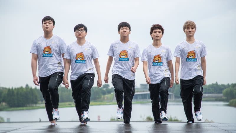 ▲SN戰隊成員，右一為台灣輔助選手SwordArt。（圖／取自LOL Esport推特）