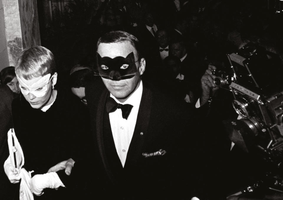 Mia Farrow and Frank Sinatra