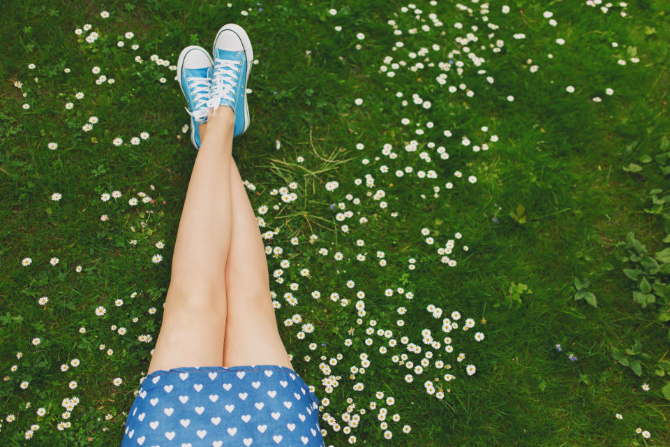 Vor allem im Sommer setzen sich schnell unangenehme Gerüche in unseren Schuhen fest. (Bild: Getty Images)