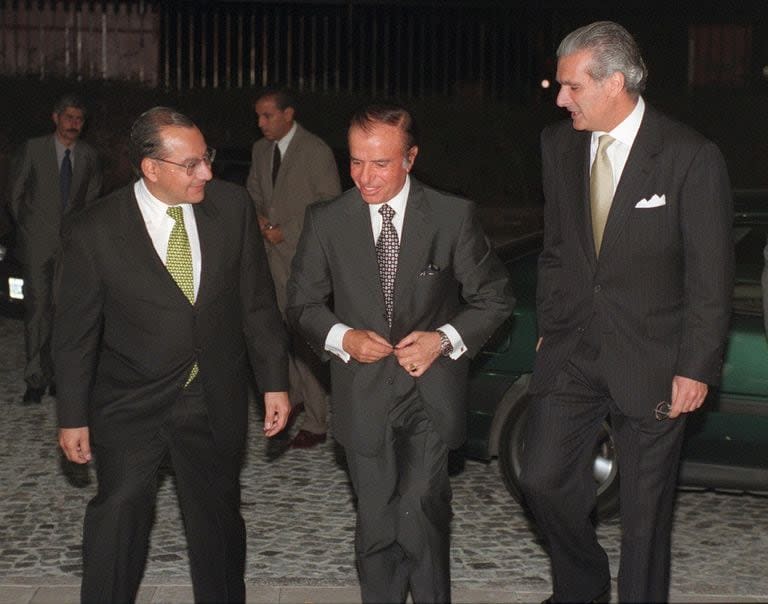 Manuel Rocha, junto a Carlos Menem y Carlos Fedrigotti, en Buenos Aires, en 1998.