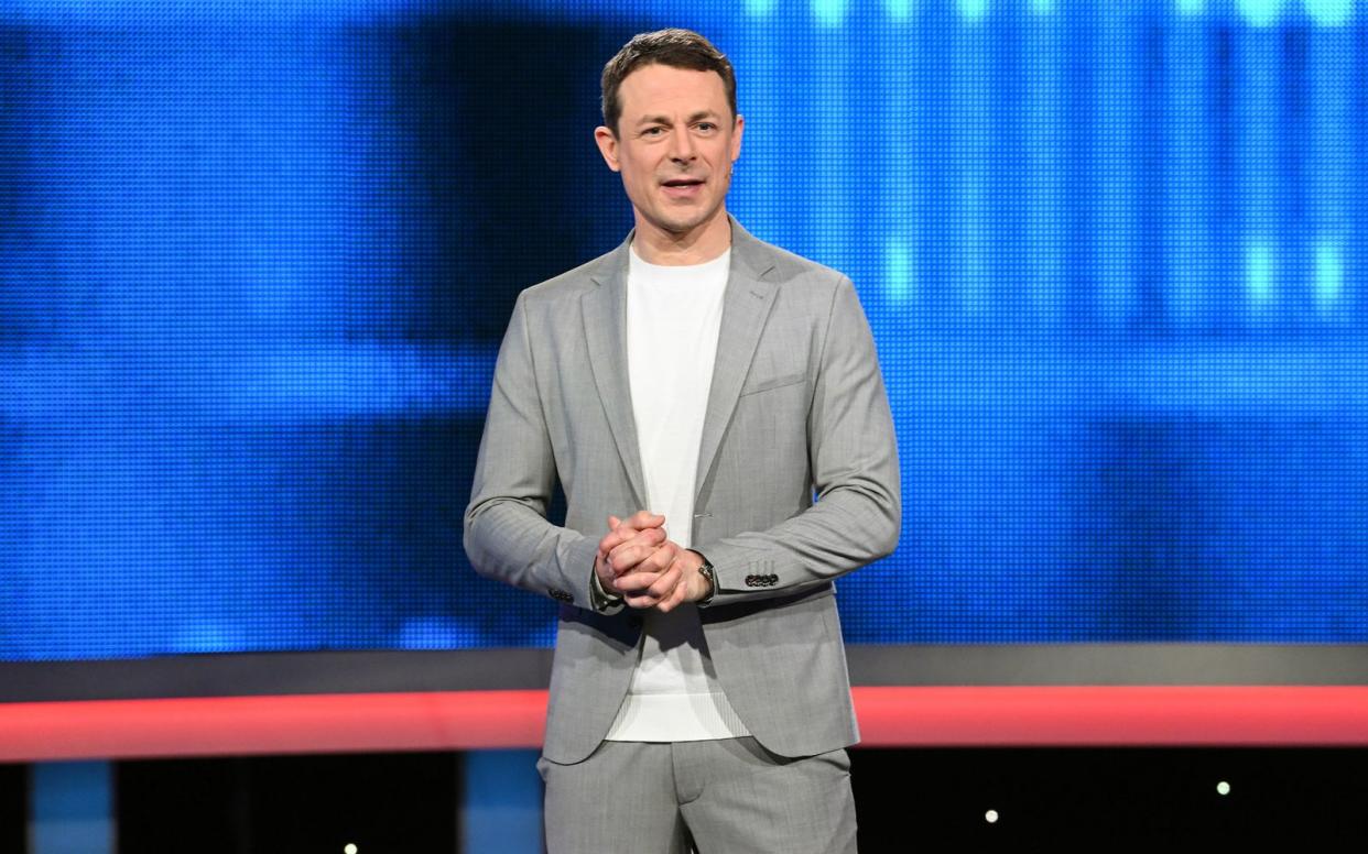 Alexander Bommes präsentiert ab Montag, 13. Mai, eine neue Staffel der beliebten Quizshow "Gefragt - Gejagt" im Ersten. (Bild: ARD/Uwe Ernst)