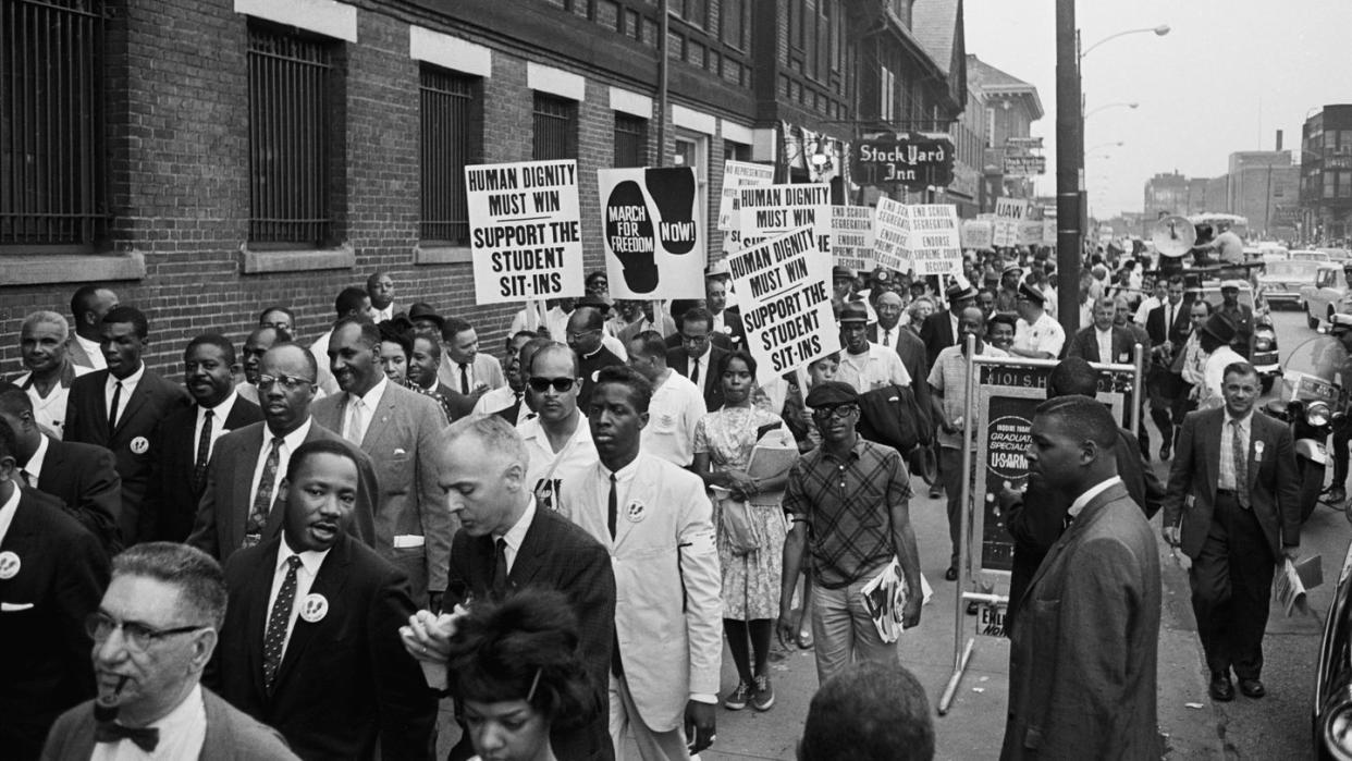 demonstrators outside 1960 republican convention