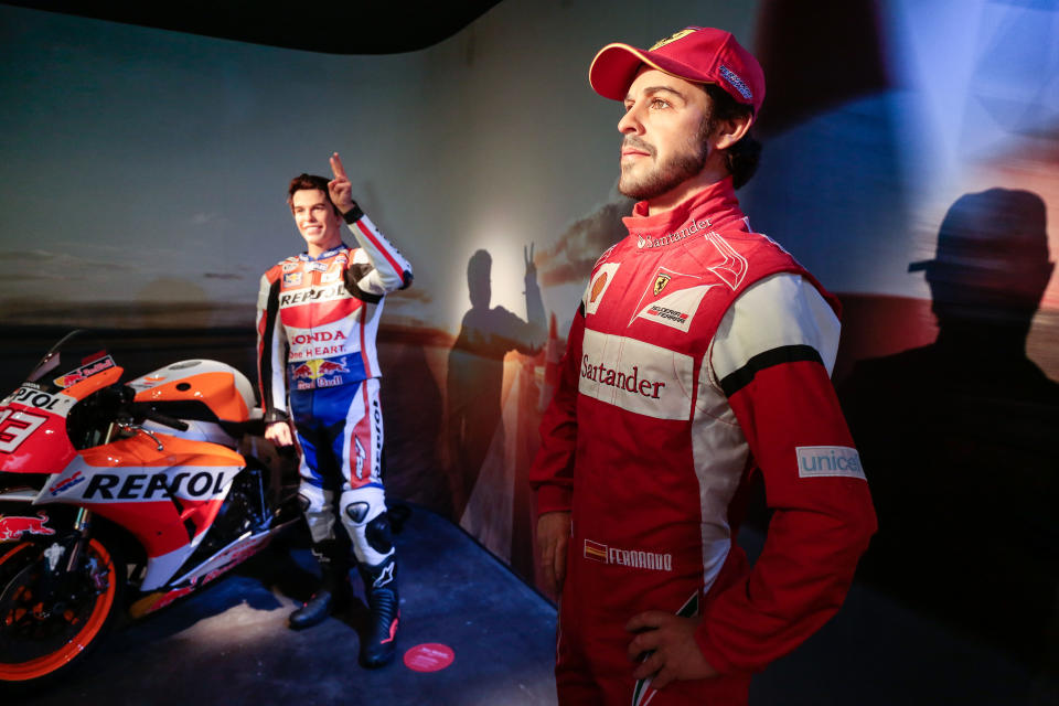 Las figuras de Marc Márquez y Fernando Alonso en el Museo de Cera de Barcelona. (Foto: Miquel Benitez / Getty Images).