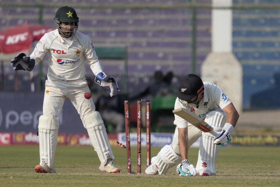 Pakistan's Sarfraz Ahmed, left, reacts after New Zealand's Daryl Mitchell is bowled out during the first day of the second test cricket match between Pakistan and New Zealand, in Karachi, Pakistan, Monday, Jan. 2, 2023. (AP Photo/Fareed Khan)