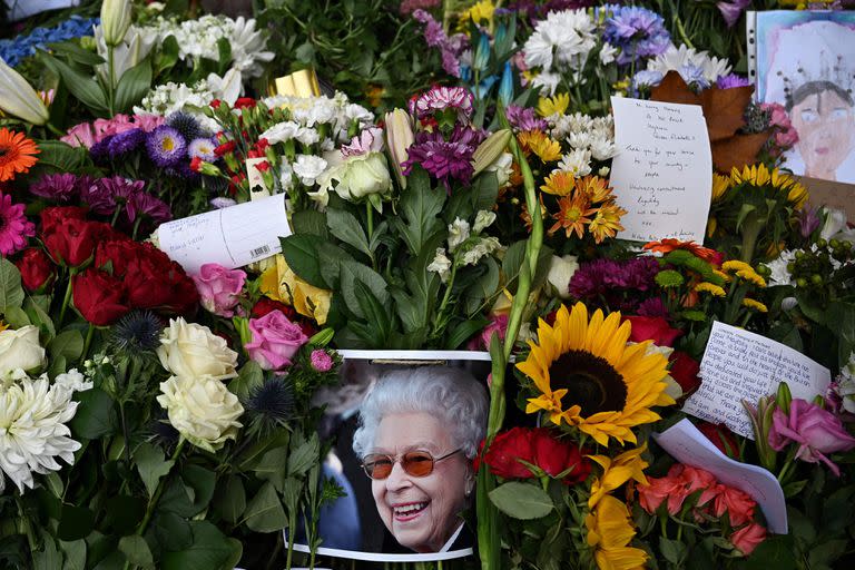 Flores y homenajes en Green Park, Londres, el 15 de septiembre de 2022, tras la muerte de la reina Isabel II el 8 de septiembre.